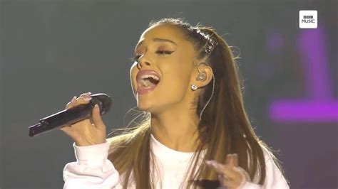 Ariana Grande Singing Somewhere Over The Rainbow One Love Manchester Youtube