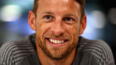 Enter the world of formula 1. Formel-1-Fahrer Jenson Button hat sich verlobt