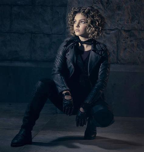 Selina Kyle Camren Bicondova Batman Returns Michelle Pfeiffer Nike