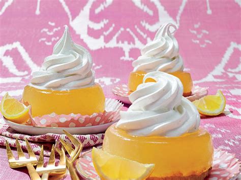 The mixing process creates air bubbles in the cream and as the cream whipped cream can go on many things. This is the Difference Between Heavy Cream and Whipping Cream | Frosting recipes, Lemon cupcakes ...