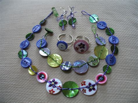 Handmade Button Jewelry ~ Ideas Arts And Crafts Projects