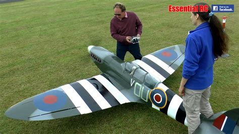 Giant 13 Scale Rc Spitfire Lma Cosford Show 2016 Youtube