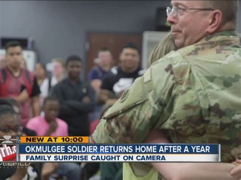 Soldier Returns Home Surprises Daughters