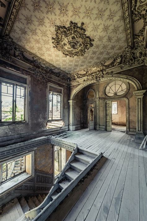 Beautiful Abandoned Places 20 Pics