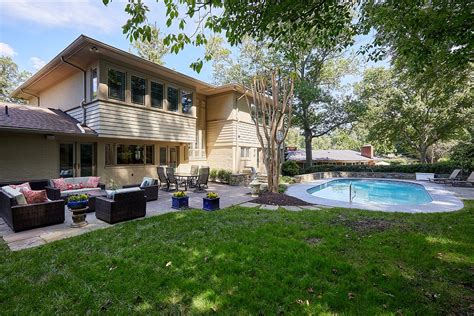 Live Luxuriously In This Six Bedroom Bethesda Mid Century Modern