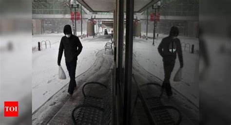 Historic Snow Blankets Parts Of Midwest Disrupts Travel Gaytourism
