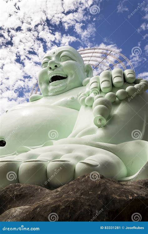 Estatua De Risa De Buda Cerca De Linh An Tu Temple Dalat En Vietnam