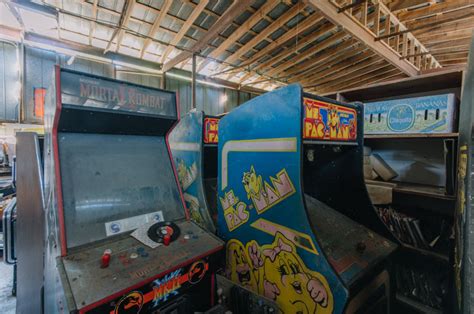 Arcade Machine Barnhouse Abandoned Florida