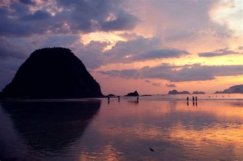 Pantai Pulau Merah Wisata Banyuwangi Yang Mempesona Tempat Wisata