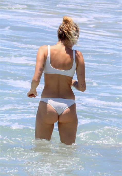 Miley Cyrus Nude Fappening Leaks Full Collection