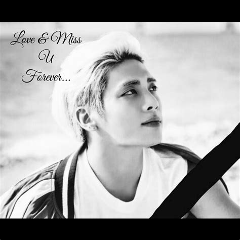 Tiene anorexia, su autoestima no es la mejor ya que su papá no lo apoya y su madre solo hace caso al hombre de la familia. #shinee #jonghyun #rip | Jonghyun, Shinee jonghyun, Shinee