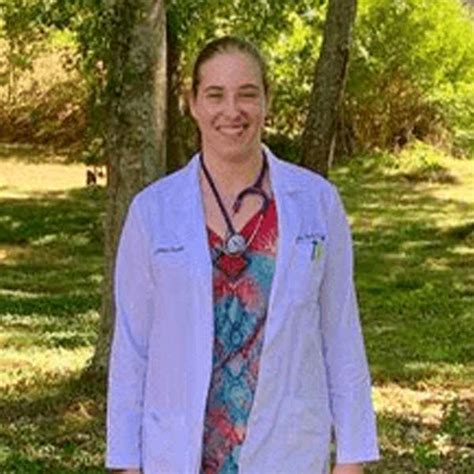 Meet Dr Jessica Decker Cumming Veterinarian