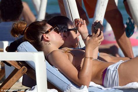 Thylane Blondeau Enjoys A Day At The Beach In St Tropez Daily Mail Online