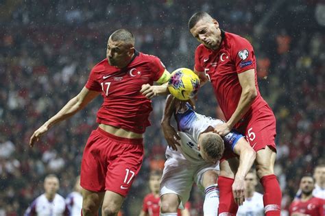 Hafta maçının ilk yarısı golsüz tamamlandı. Türkiye EURO 2020'de | NTV