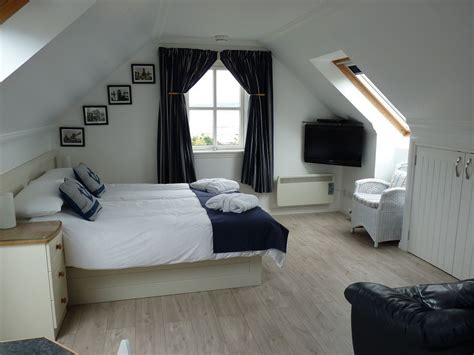 Remember that even cities in mild climates experience issues like salt air, tornadoes, hail, falling. Image result for Garage Apartment Pictures | Above garage ...