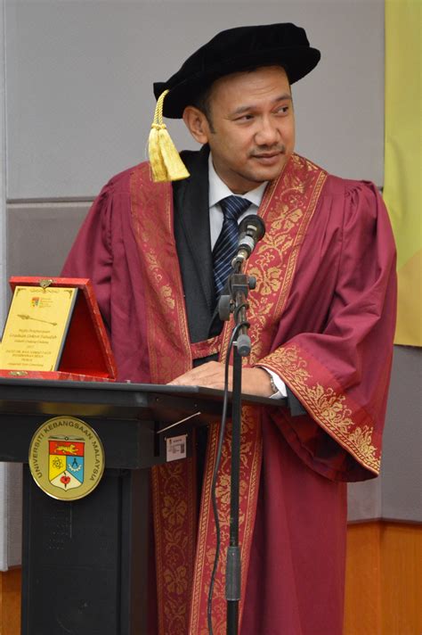 The law faculty, universiti kebangsaan malaysia was established 33 years ago. Majlis Penghargaan Penyelia dan Penyarungan Jubah Graduan ...