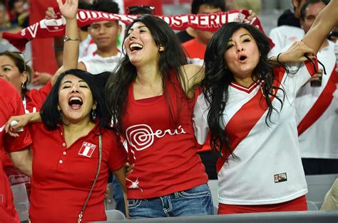 Peru Football Team Girls Cheer Their Nation Football Fans Peru Football Team Football