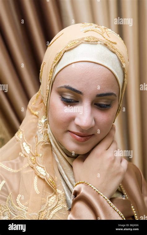 Wunderschöne Muslimische Mädchen Tragen Hijab Stockfotografie Alamy