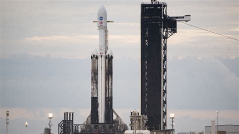 Spacex Falcon Heavy Rocket Poised To Launch Psyche Metal Asteroid