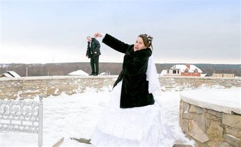 the hilarious russian marriage snaps that show how not to take a wedding photo daily mail online
