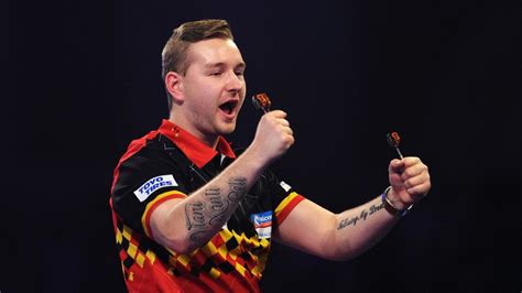 Bij sporza geniet hij nog na. Dimitri Van den Bergh gewinnt gegen Gary Anderson das ...