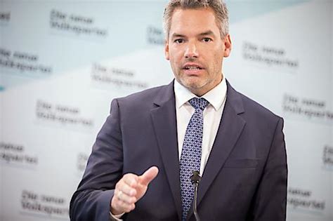 Innenminister karl nehammer (övp) möchte an österreichs grenzen künftig verstärkt auf drohnen setzen. Nehammer / ÖVP-Gerneral Nehammer auf der Flucht - zackzack ...