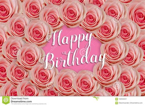 Texto Del Feliz Cumpleaños En Diseño Con Las Porciones De Rosas Rosadas