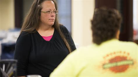 Judge Orders Defiant Kentucky Clerk To Jail Says Deputy Clerks Must Issue Marriage Licenses