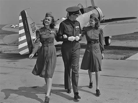 Vintage Photos Of The Evolution Of The Flight Attendant Uniform Condé