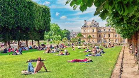 Les Places Et Jardins Parisiens Vont Se Transformer En Lieux De