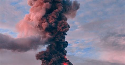 Photography Of Erupting Volcano · Free Stock Photo