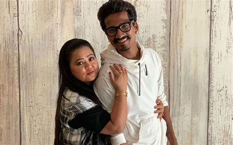 Bharti Singh Haarsh Limbachiyaa Granted Bail Tv Couple Flashes ‘victory Sign As They Leave For