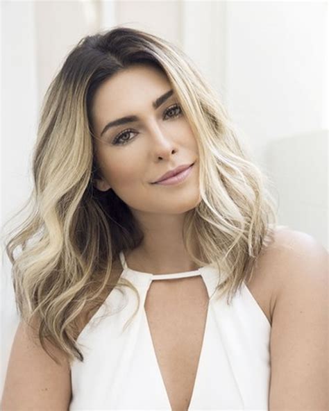 18 Cool Medium Haircuts And Shoulder Length Hairstyles Of 2019