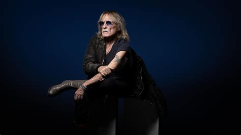 Скачай christophe mae and youssou n'dour l'ours (ma vie d'artiste unplugged 2020) и christophe mae l'automne (unplugged) (ma vie d'artiste unplugged 2020). Le chanteur Christophe est mort à 74 ans des suites d'un emphysème, une maladie pulmonaire