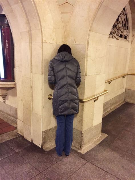 Whispering wall gaat met ingang van 1 februari 2017 verder als werkplaats voor papier in relatie tot beeldende kunst en design. Whispering Wall, Grand Central Station | Grand central ...