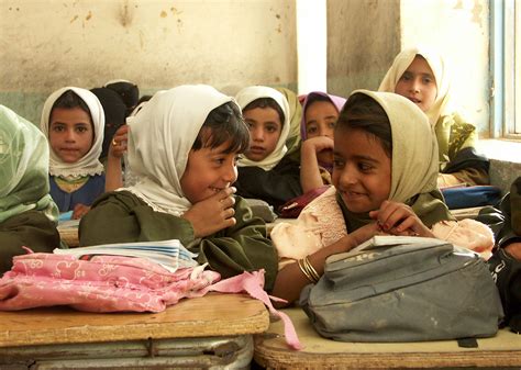 Yemeni Girls In Classroom People Of The World World Poverty History
