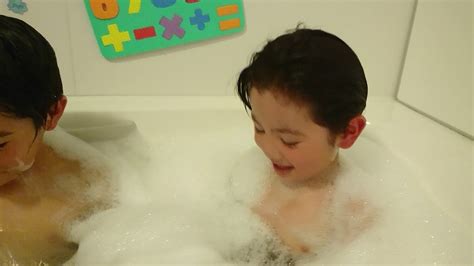 泡風呂に大喜びの三兄弟 1日1イベント 休校中の過ごし方 Youtube