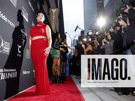 Sports Illustrated Swimsuit Issue Cover Girl Yumi Nu Arrives On The Red