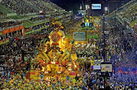 Karneval In Rio De Janeiro Millionen Feiern Buntes Samba Spektakel