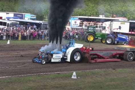 4 000 hp machine dominates tractor pulling contest alt driver
