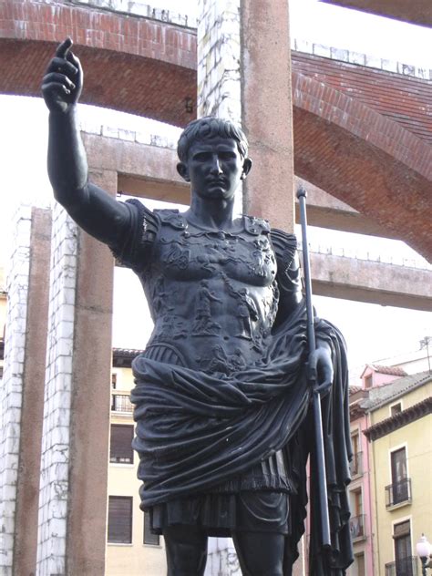 ¿sabes Quién Regalo La Estatua De César Augusto A Zaragoza