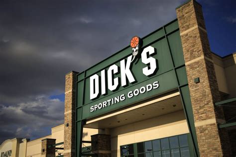 Dicks Shares Fall 24 As Retailer Slashes Outlook Over Theft Concerns