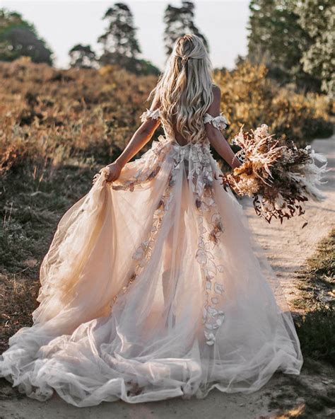 Fall Wedding Dresses Bridal Ideas Guide FAQs