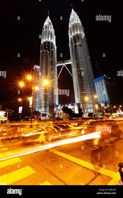 Kuala Lumpur Malaysia The Petronas Towers At Night Stock Photo Alamy