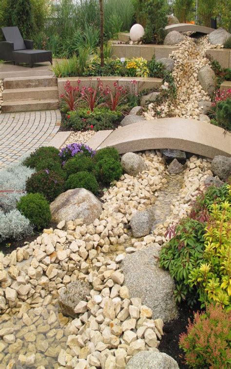 21 Vast River Rocks Ideas For Front Yard Landscapes