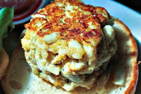 Cats should always be provided with cooked fish to minimise the risk of salmonella poisoning. 6 Places To Eat Excellent Crab Cakes In Baltimore - Food ...