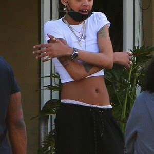 Braless Slick Woods Is Pictured Socializing With Friends Photos Sexiz Pix