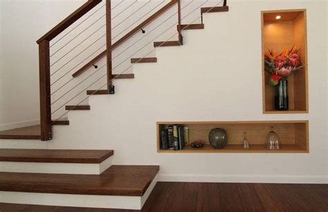 Las escaleras suelen dejar un hueco idóneo para aprovechar como almacenaje. Cómo decorar el hueco de la escalera - pisos Al día ...