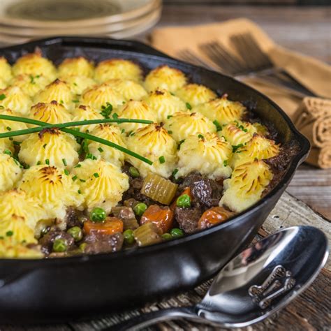 However the most popular recipe continues to be the traditional recipe of baking minced meat with a lining of mashed potatoes on the top. Shepherd's Pie | Southern Boy Dishes