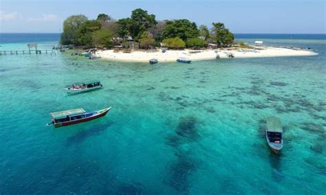 5 Pulau Terkecil Di Indonesia Yang Punya Pesona Menawan